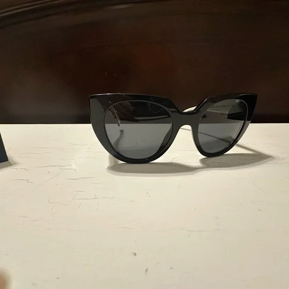 Prada Sunglasses PR 14WS - Picture 7 of 10